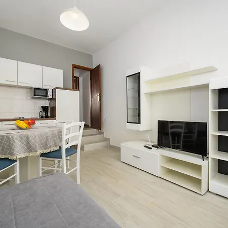 Apartment House Mila *